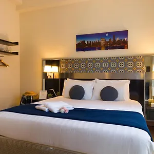 Hauzz Seri Bukit Ceylon Hotel